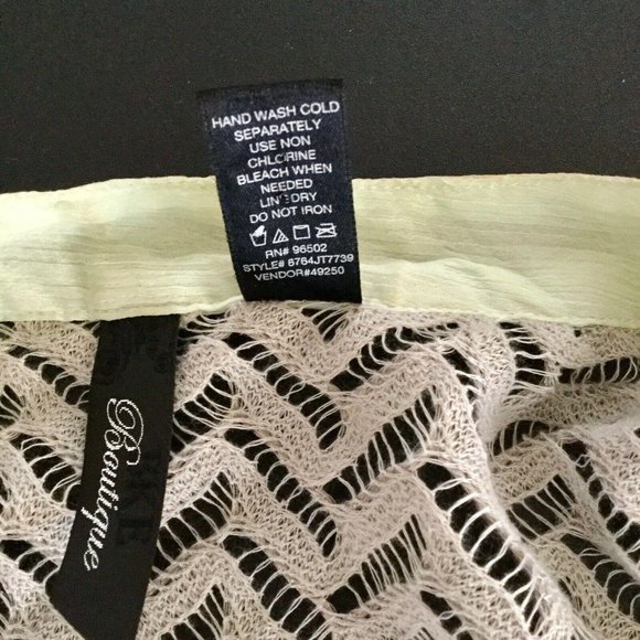 BKE Boutique Blouse Womens M V neck Boho Lace Back Button Front FLAW - Picture 7 of 8